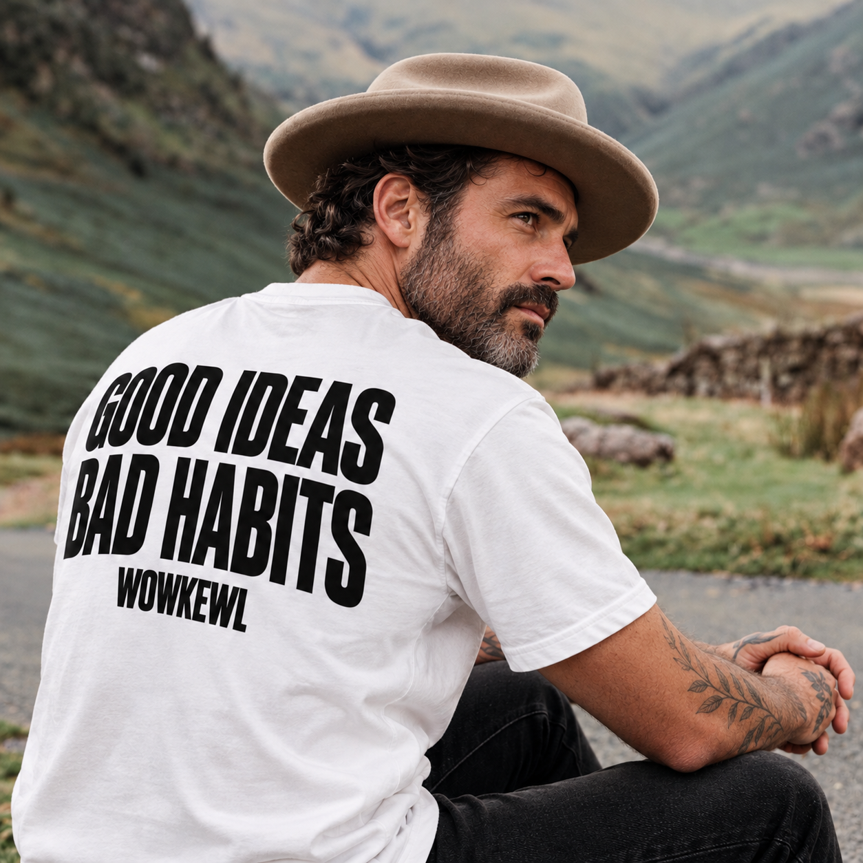 WOWKEWL Good Ideas Tee i vit på modell