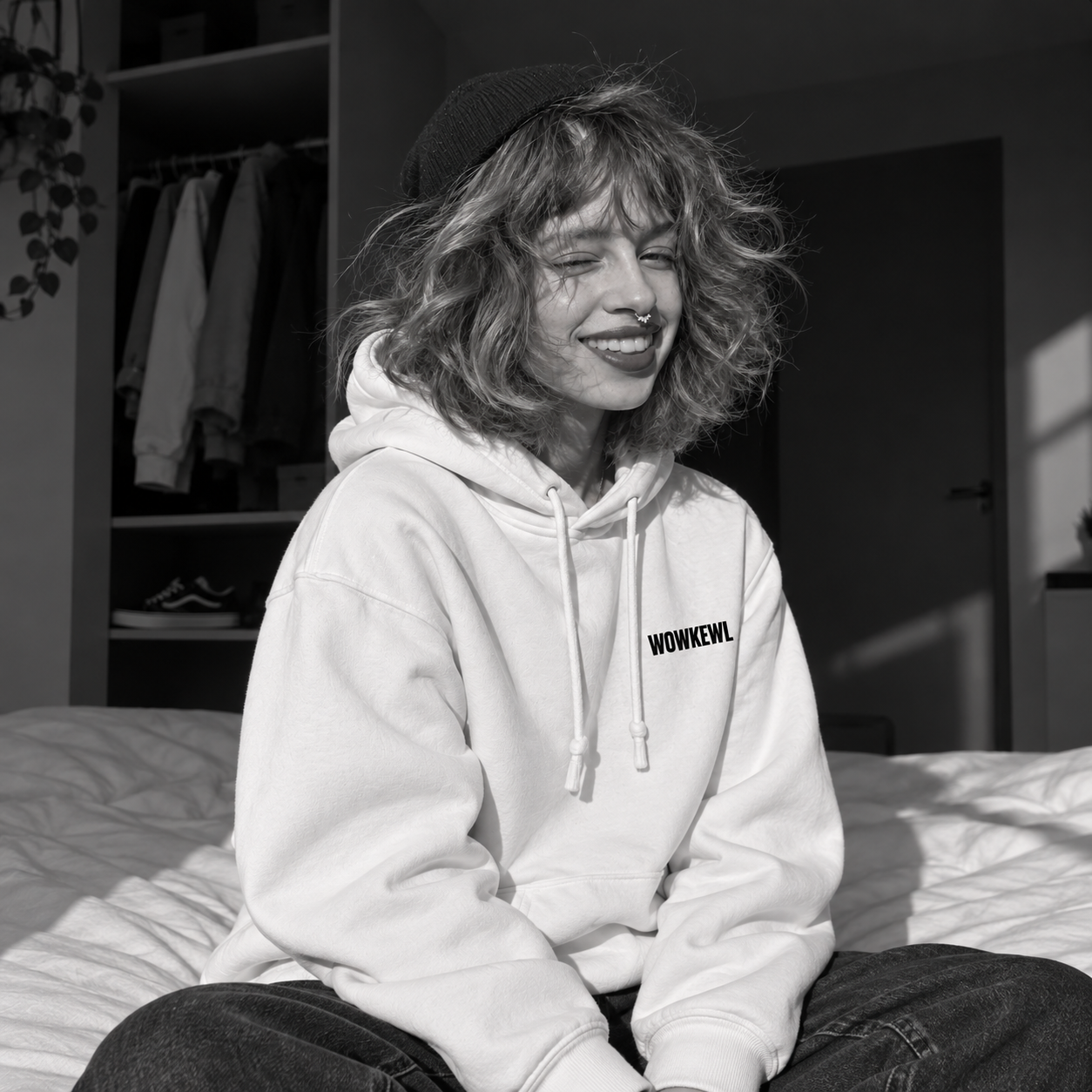 WOWKEWL Good Ideas Hoodie i vit på modell