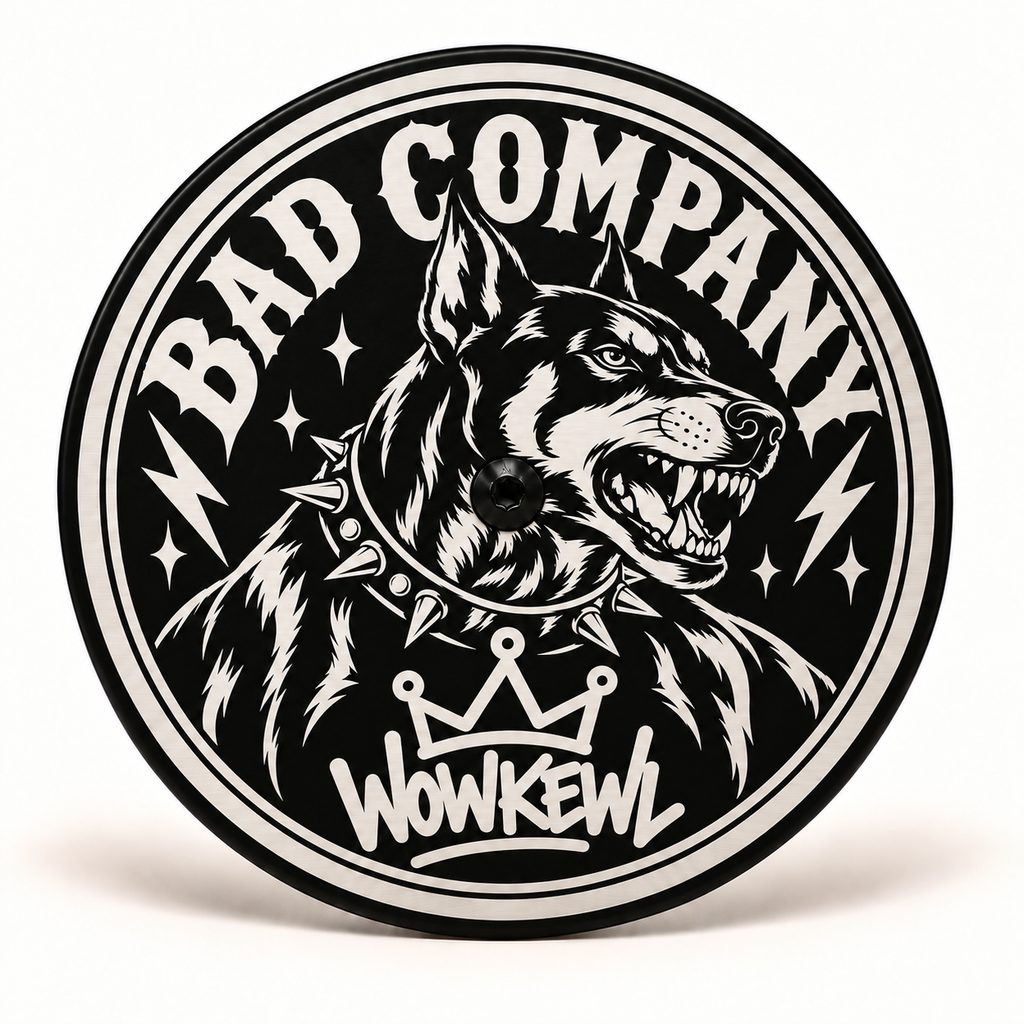 WOWKEWL Bad Company – Luftrenarlock 5,5″ mot vit bakgrund