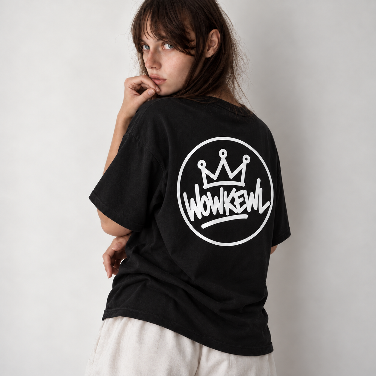 WOWKEWL Crown Mono Tee – svart