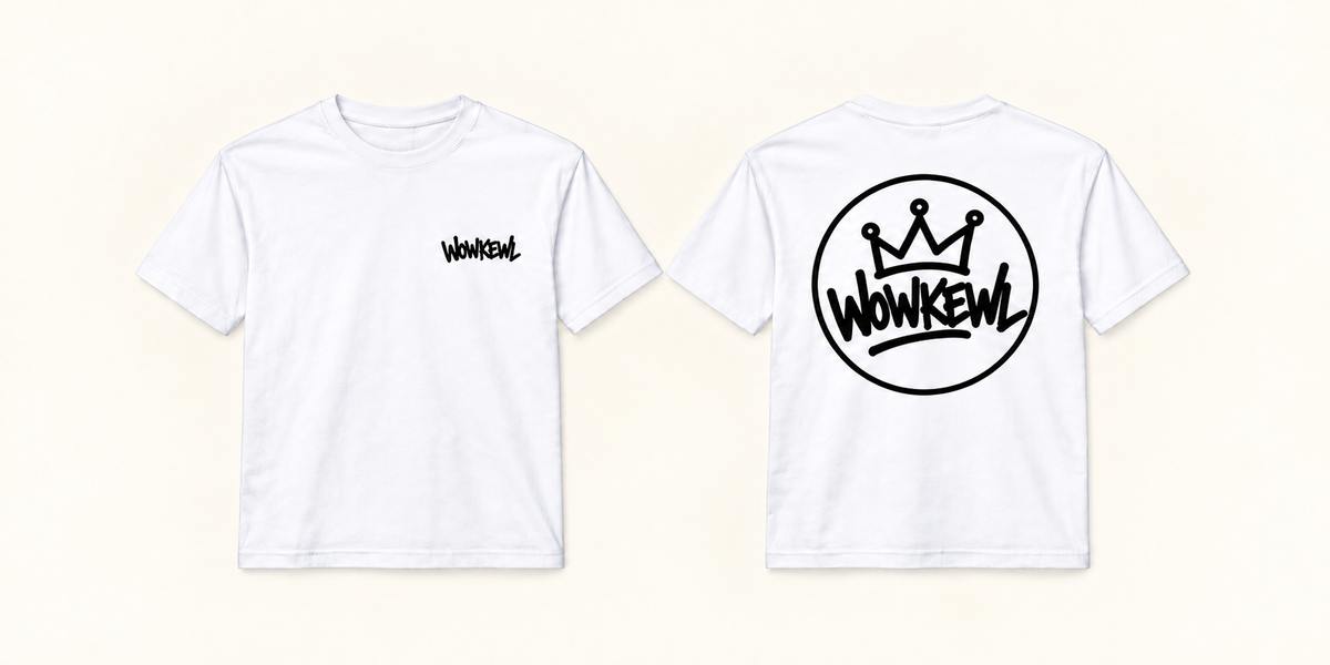 WOWKEWL Crown Mono T-shirt vit med svart Crown-tryck på ryggen
